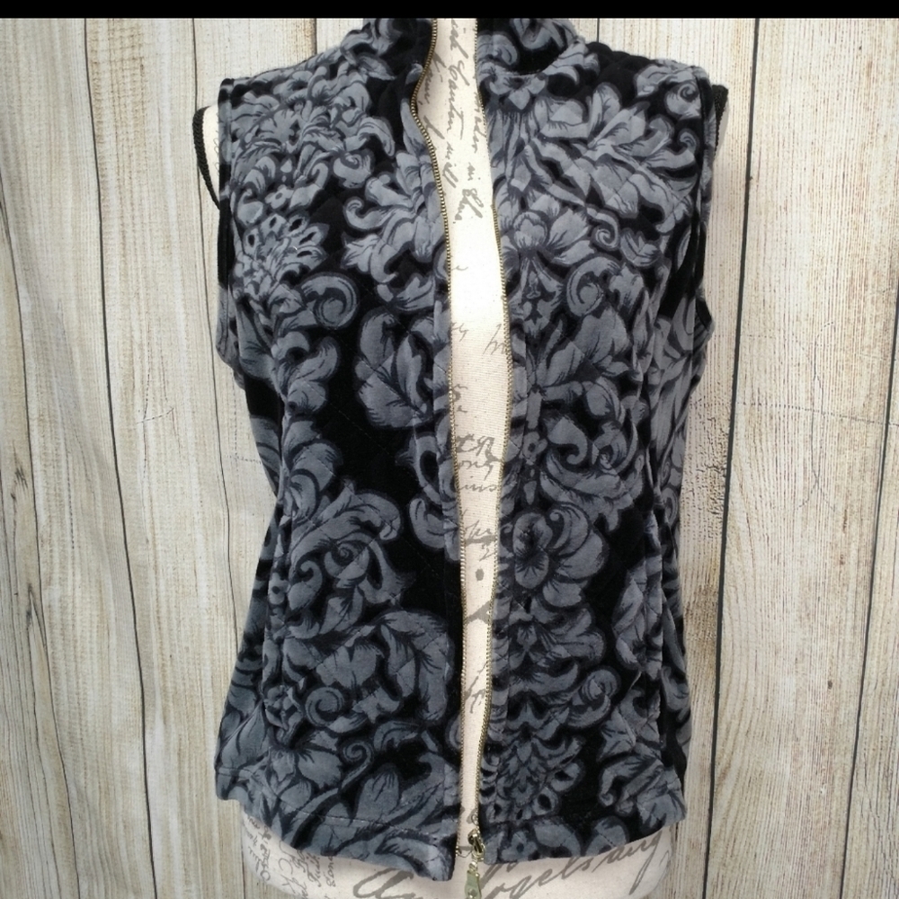 Charter Club Medium Velour Zip Up Vest!